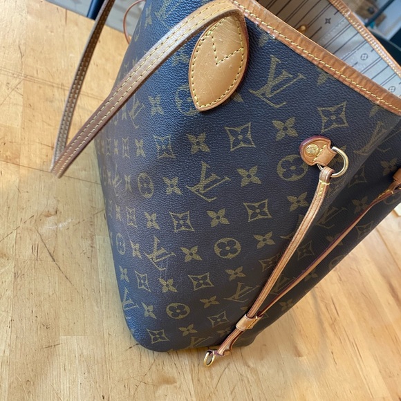 Louis Vuitton Neverfull M - Picture 10 of 14